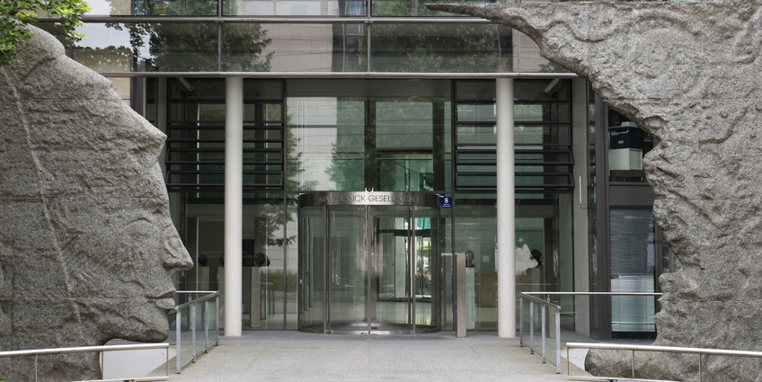 Eingang zu der Generalverwaltung der Max-Planck-Gesellschaft in München