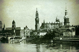 Die Jahresversammlung findet erstmals außerhalb Berlins statt (1927)