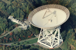 Großgeräte halten Einzug. Einweihung des Radioteleskops Effelsberg 
 (1971)