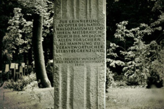 Ein neuer Umgang mit der Geschichte. Beisetzung von Hirnpräparaten auf dem Münchner Waldfriedhof (1990)