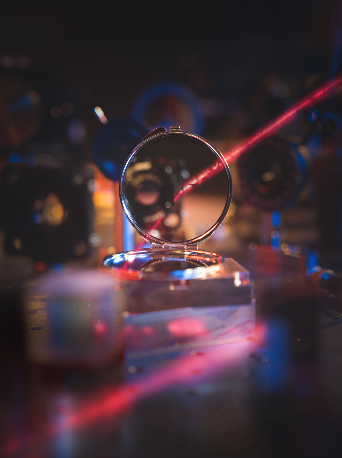 With quantum properties to the lightest mirror in the world |  Max-Planck-Gesellschaft