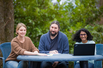 Teamwork on the CaCTüS Internship: since the beginning, the programme has been supported by a team of several people. In the picture (from left): Franziska Bröker, Mihaly Banyai, Sahiti Chebolu.