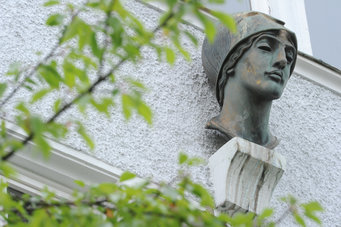 Minerva bust on the facade of the Max Planck Institute of Psychiatry in Munich.